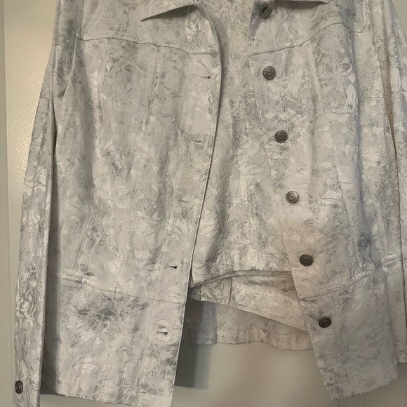 Gorgeous White/brocade material pant suit! - Picture 2 of 7